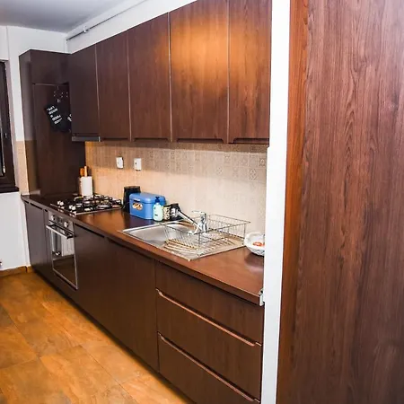 Lovely 1bedroom With Balcony And Parking Apartment *